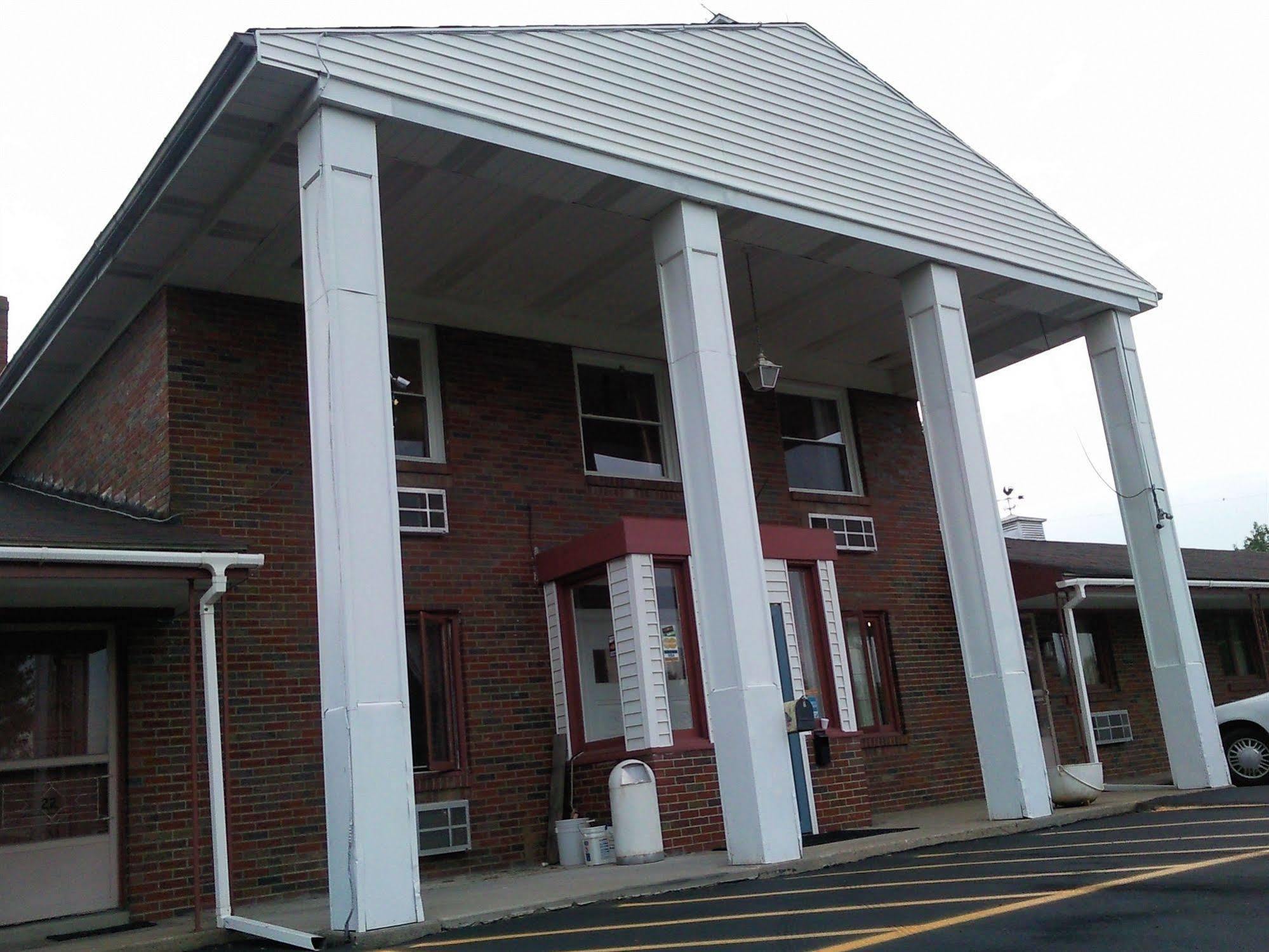 Colonial Inn Mercer-Grove City Exterior photo